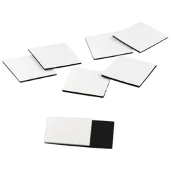 Magnet adhésif en format 15X15mm Ep. 0,5mm