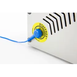Branchement du câble ESD assurant la dissipation électrostatique du distributeur d’étiquettes LD3000 ESD Start International