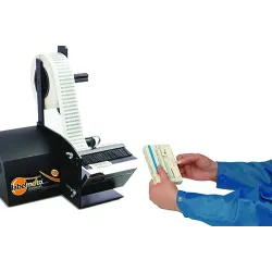 Utilisation du dévidoir LD6025 pour la distribution manuelle d’étiquettes codes-barres courts