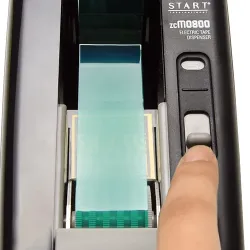 Vue de dessus du dévidoir automatique ZCM0800 avec réglage manuel des longueurs de coupe du ruban adhésif