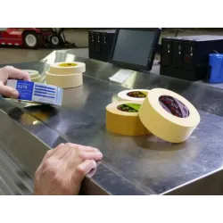 Utilisation du ruban de masquage 3M 401E en atelier pour peinture automobile et masquage professionnel