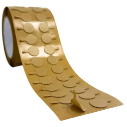 Pastille double face transparente MV608 décollée de son liner kraft, languette de préhension relevée